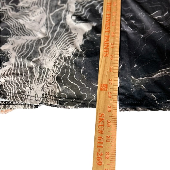 Tank Top V-Neck Black, White & Gray Abstract Pattern Soft & Size 5XL = 22W NWOT. - Picture 8 of 8